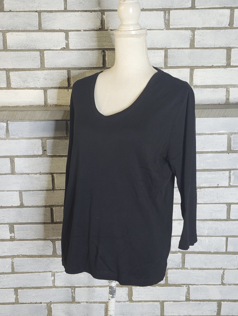 • St. John's Bay Women’s 3/4 Sleeve V-Neck Classic Tee Large Black 100% Cotton